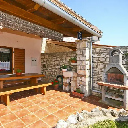 Holiday Istrian House Valter 別荘 *