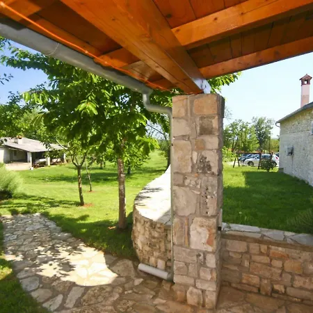 Holiday Istrian House Valter 別荘 *